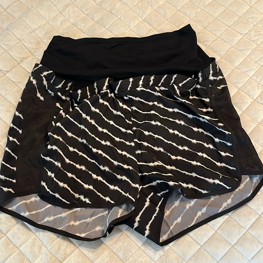Maternity running shorts